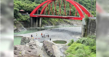 11高中生相約烏來紅河谷戲水 2人誤入深水區溺水釀一命