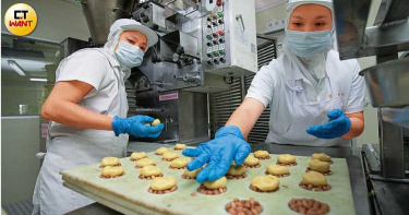 小英助眠法寶2/自日本引進煎餅機器 琢磨配方不停歇
