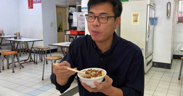 大讚高雄肉燥飯 陳其邁嗆黃偉哲:台南的還好而已