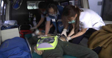 台東F-5E戰機墜海 飛行員跳傘遭繩交纏吃水搶救不治