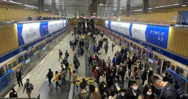 跨年散場今年不再塞!疫情衝擊 北捷運量掉45萬人次
