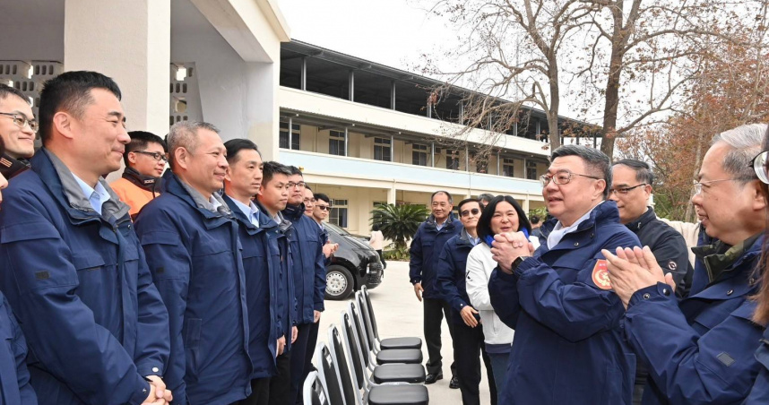 行政院長卓榮泰今（18）日前往金門縣慰勉海洋委員會海巡署金門地區同仁辛勞，並致贈加菜金。（圖／取自行政院網站）