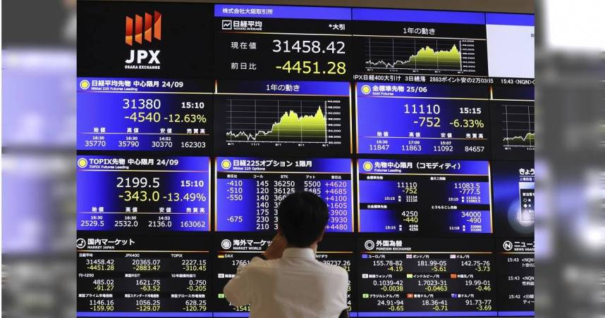 日本股市28日開盤隨即大幅下跌，盤中一度重挫679點。（圖／達志／美聯社）