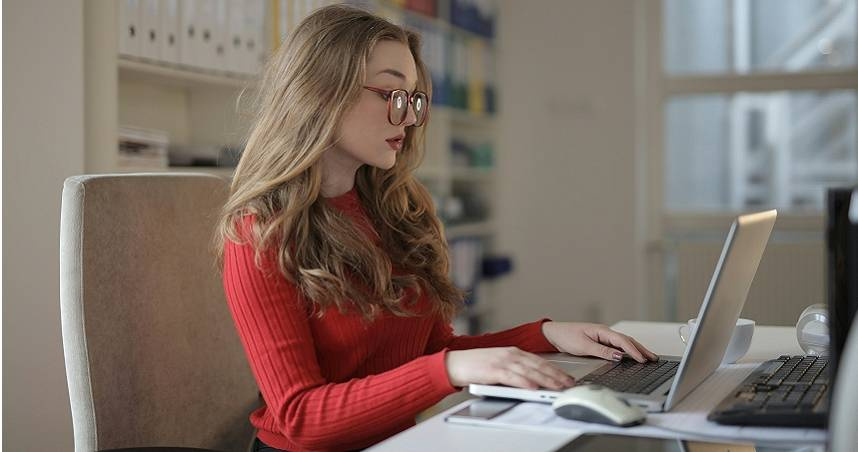 原PO抱怨公司新人體味很重。（示意圖／Pexels）