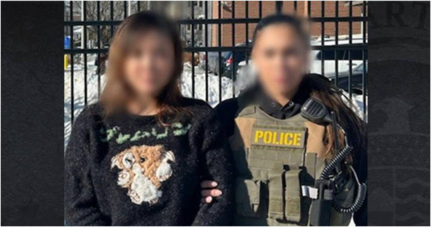 該名台灣女通緝犯就是因涉毒逃亡海外的「太陽花女王」劉喬安（左）。（圖／翻攝自美國移民暨海關執法局）