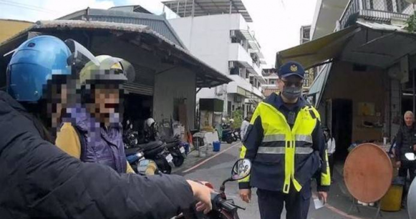 黃婦騎乘親友機車前往買麵，未料沒記車牌誤騎走他人機車，最終被警方順利尋回。（圖／翻攝畫面）