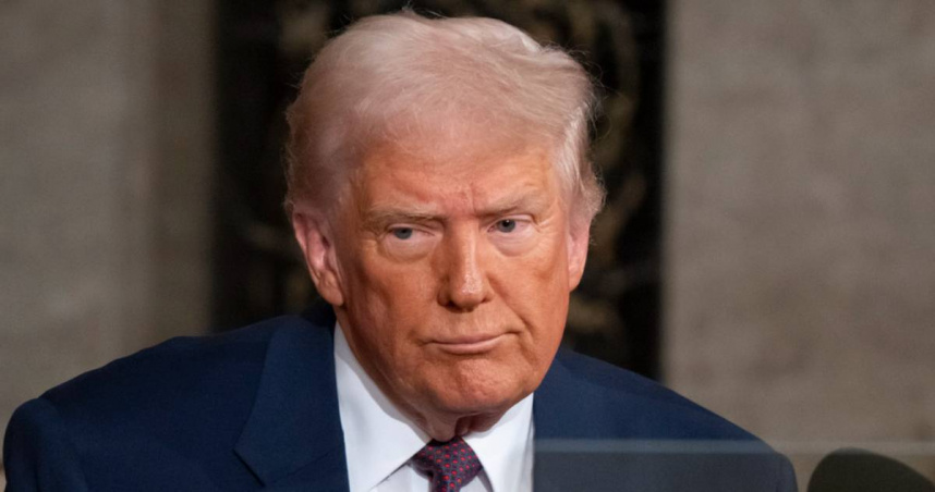 美國總統川普下令對加拿大、墨西哥汽車業課徵關稅延遲一個月。（圖／美聯社／達志）