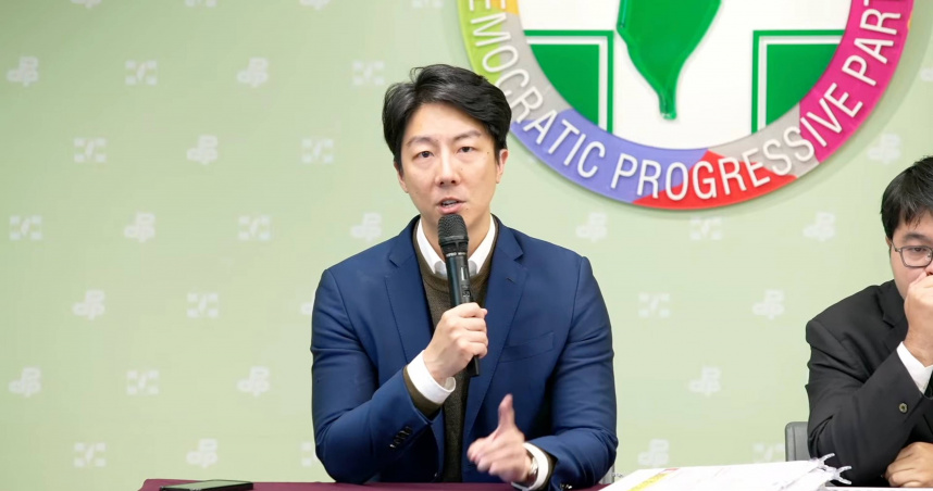 吳崢表示，不要過了半年一個交代都沒給，主管機關要去對你裁罰又跑出來想甩鍋推卸責任。（圖／截自民進黨直播）