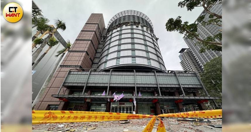 台中新光三越氣爆新進展，中檢證實已將部分涉案人轉列為被告。（圖／黃耀徵攝）