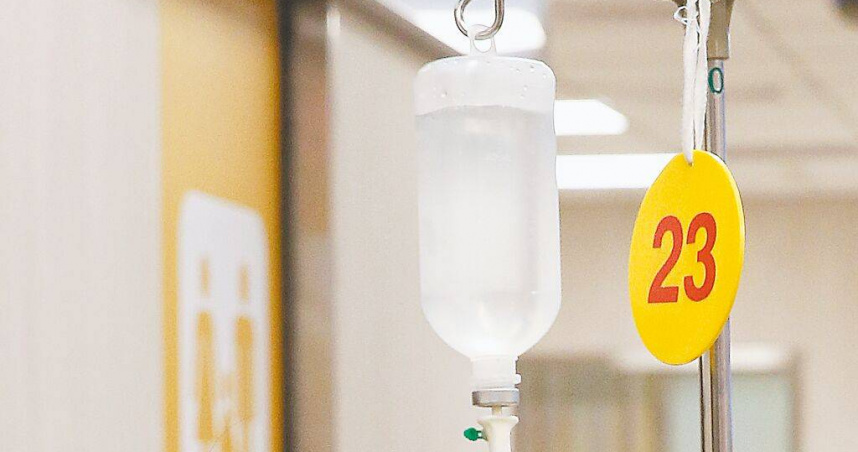 食藥署4月30日公布，2批專案輸入的生理食鹽水注射液，經醫療機構通報有外漏、外溢情形。圖為示意圖。（本報資料照片）