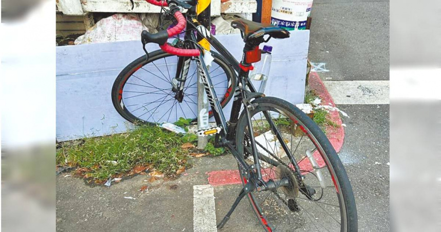 台北市長蔣萬安8日主持信義區里長座談，有里長抱怨里內單車停車格超過三分之一都被長期未移動單車占據，許多有在使用的單車被迫違停紅線，導致里內交通動線不佳，影響車輛及行人通行安全。（台北市信義區富台里長羅至佑提供／丁上程台北傳真）