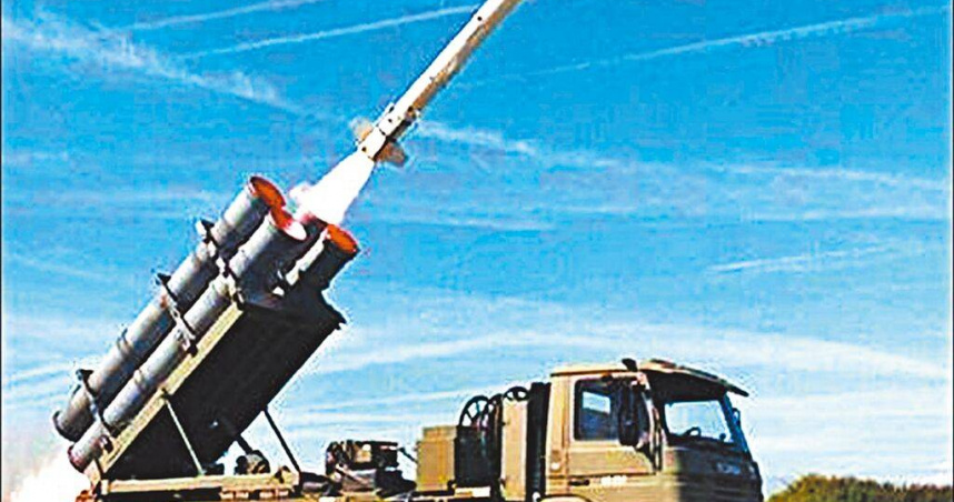 岸置魚叉飛彈系統（見圖）首批裝備、包括5輛飛彈發射車及1輛雷達車，6月底前將啟運來台。（圖／摘自波音官網）