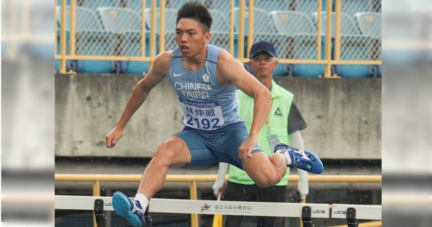 林仲威（前）以破生涯最佳的49秒整，獲得2025台灣國際田徑公開賽男子400公尺跨欄金牌。（圖／中華民國田徑協會提供）