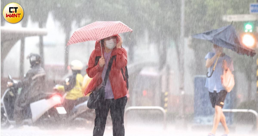 熱帶性低氣壓TD01預計明天增強為輕度颱風。（示意圖／黃耀徵攝）