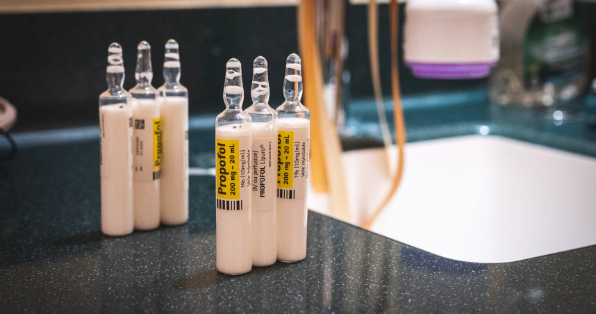 蔡語芯因失眠問題施打牛奶針，沒想到卻昏迷19天，家屬最後忍痛拔管。（圖／達志／美聯社）