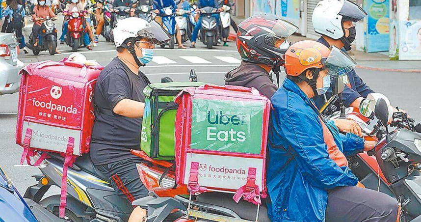 現行職安法規範食品外送安全僅限於雇傭關係,平台與外送員契約之間為承攬關係,難以開罰。(圖/報系資料照)