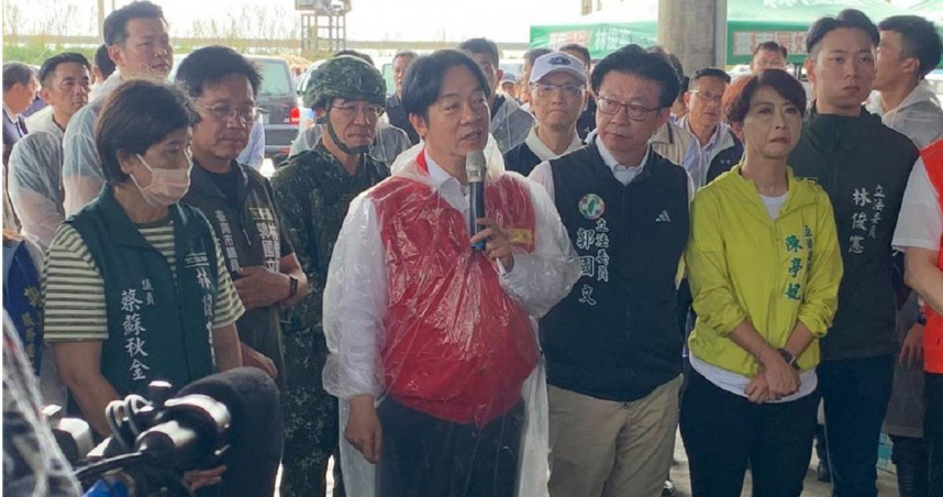 賴清德總統11日再度南下台南七股、將軍、學甲等地視察災後復原進度，災民當面向賴請求國軍協助清運家中毀壞物件，賴回「不能什麼事情都靠國軍」，國軍正忙著演習，法律也規定國軍不能進入民宅，社區要利用天然災害時訓練解決問題的能力。（圖／報系資料照）