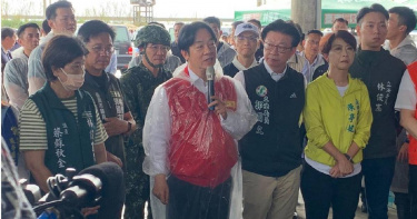 賴清德總統11日再度南下台南七股、將軍、學甲等地視察災後復原進度，災民當面向賴請求國軍協助清運家中毀壞物件，賴回「不能什麼事情都靠國軍」，國軍正忙著演習，法律也規定國軍不能進入民宅，社區要利用天然災害時訓練解決問題的能力。（圖／報系資料照）