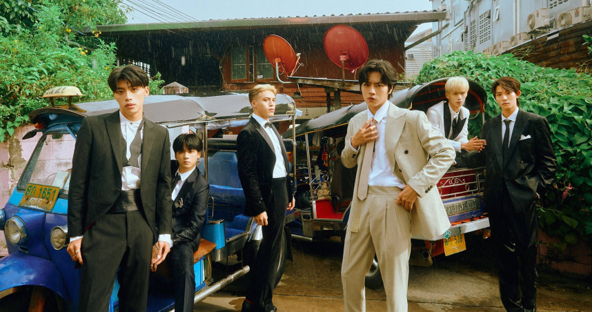 Ozone穿西裝拍攝時遇到大雨。（圖／索尼音樂提供）