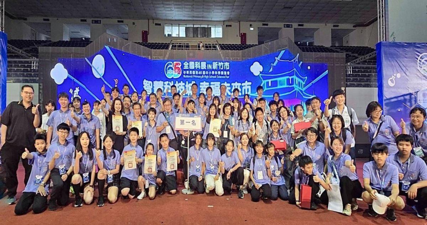 中華民國第65屆中小學科學展覽會頒獎。（圖片提供／高雄市政府教育局）