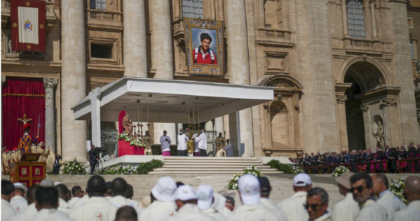 義大利少年阿庫蒂斯獲封為首位「千禧世代」聖人。（圖／達志／美聯社）