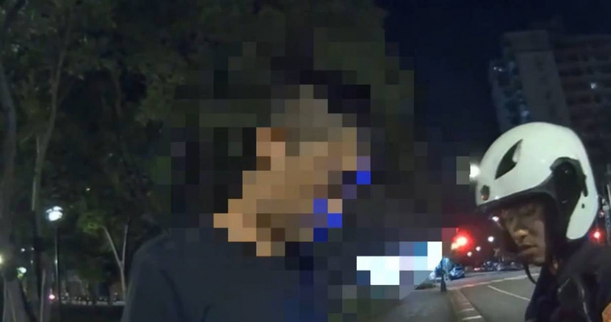 冷氣工疑不滿遭解僱，竟持信號彈威嚇，持刀劃傷前老闆遭逮。（圖／翻攝畫面）