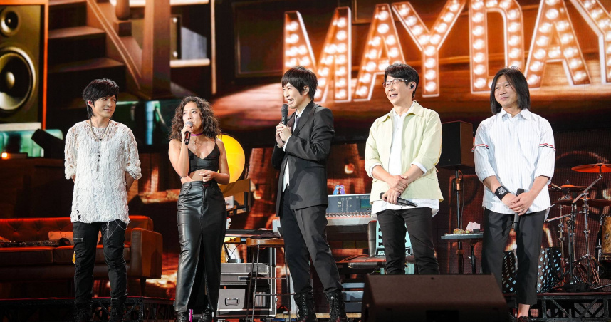 2025超犀利趴day2，李竺芯（左2）擔任五月天演出嘉賓。（圖／相信音樂提供）