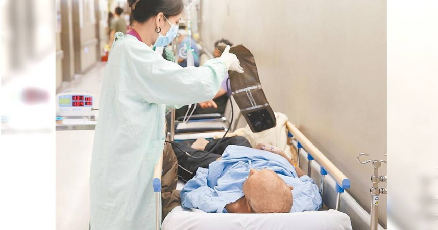 圖為醫院急診室走廊。（圖／報系資料照）