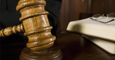 小學生高爾夫球揮桿姿勢過高打傷同學，指導教練要負責遭判刑。（示意圖／達志影像）