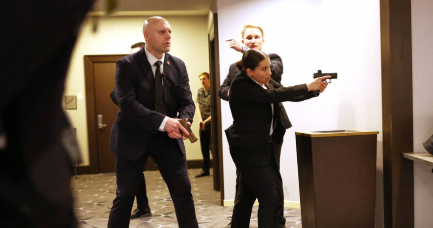 川普出席「白宮記者聯誼晚宴」時發生槍響。（圖／達志／美聯社）