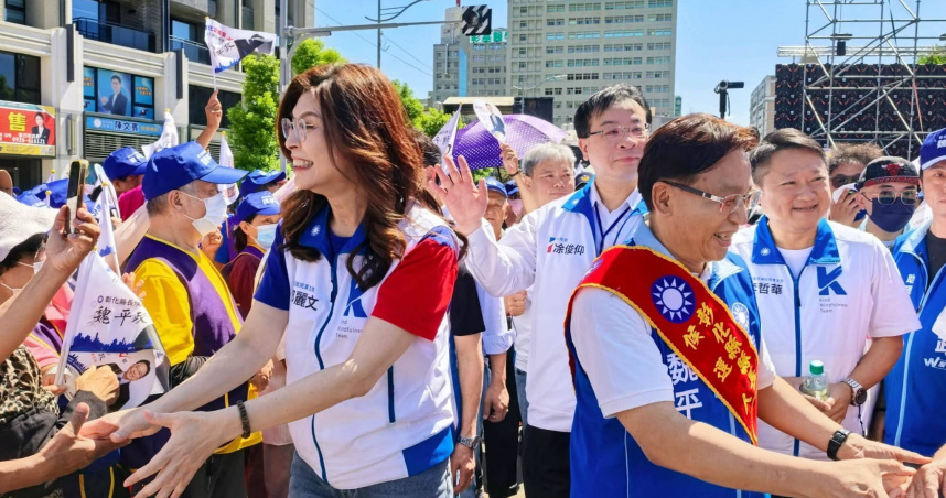 國民黨彰化縣長候選人魏平政（右）成立競選總部。（圖／鄭麗文臉書）