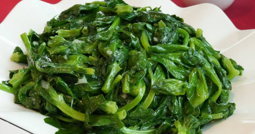 日式牛丼連鎖品牌Sukiya的燙青菜，長期以來深受消費者喜愛。（示意圖／取自pexels）