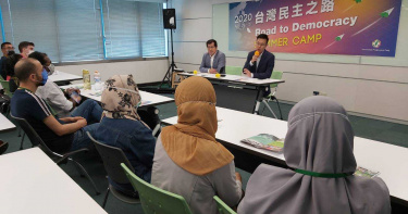 民進黨外籍生營隊 兩天一夜與18國學生分享民主之路