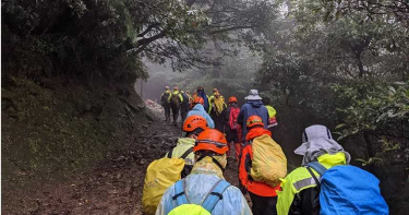 快訊 國道警局主任登山失聯1天1夜消防尋獲已 快訊 國道警局主任登山失聯1天1夜消防尋獲已