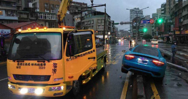 撞爛「VVV」瑪莎拉蒂!駕駛肇逃還掛警電話 身分遭起底是25歲富少