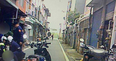 前妻帶客戶回家簽保單 醋男大怒持菜刀追砍滿街跑