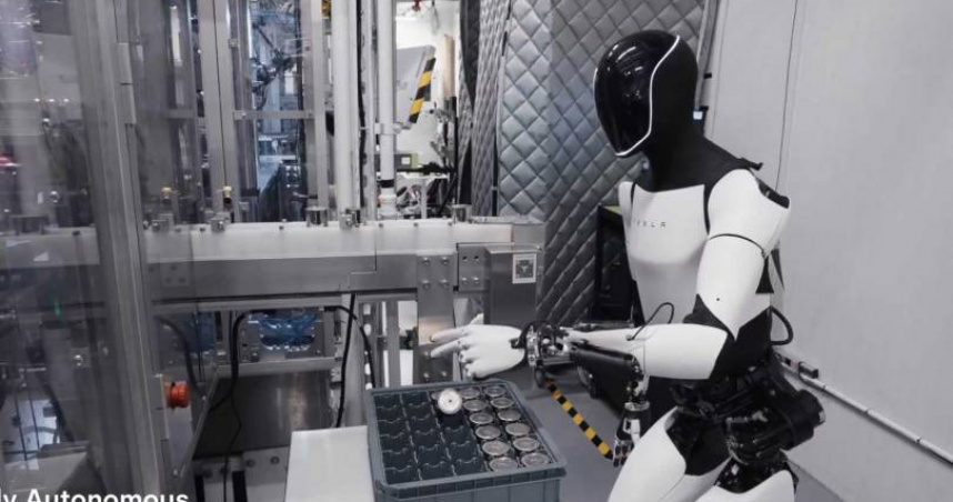 特斯拉推出人型機器人Optimus，其中「機器視覺」成了光學鏡頭新商機。（圖／翻攝TESLA Optimus）