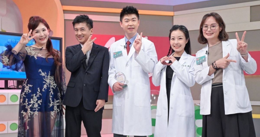 左起： 陳力瑜主持人 吳欣席醫師 連祐暘醫師 呂宥萱醫師 陳郁喬頭皮健管師（圖／諾貝爾美麗爾醫師團隊提供）。