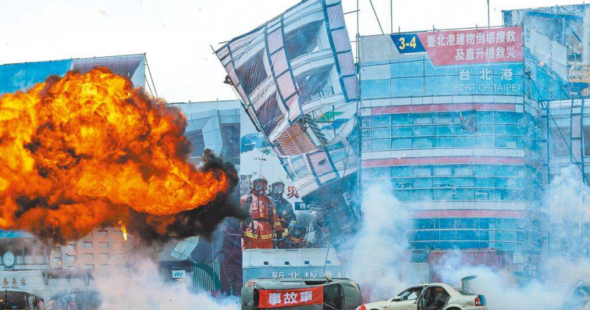 由總統府主導的第一場「全社會防衛韌性實地演練」27日將在台南舉行。圖為民安及萬安演習演練災害搶救。（圖／報系資料照）