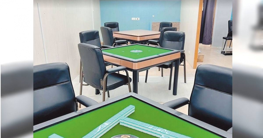 麻將館涉賭竟持續營業，竹市府挨批消極 擬制定自治條例。圖為隱身於桌遊店的麻將間。（圖／報系資料照）