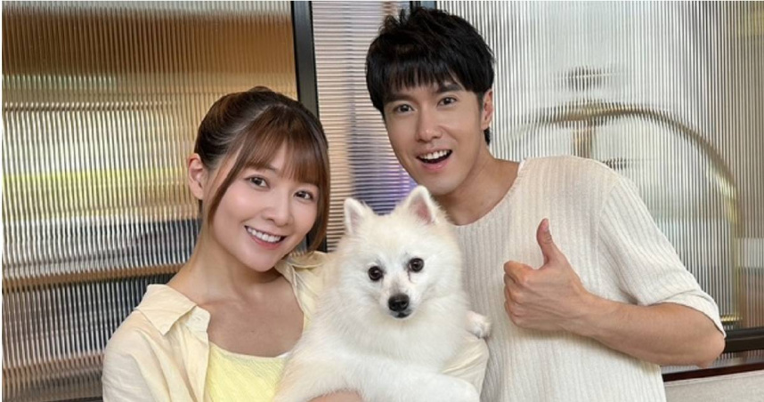 謝京穎（左）和洪浩竣（右）在拍攝中與狗狗互動，卻常因狗狗不受控而笑場。（圖／民視）