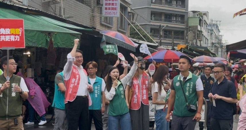 民進黨秘書長林右昌今（24）日前往桃園，陪同桃園第一選區罷免團體到龜山市場掃街。（圖／翻攝自桃市議員陳雅倫臉書）