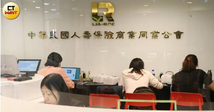 壽險界傳出擬就「保證續保」保單商品增加保費費率調整機制。（圖／趙世勳攝）