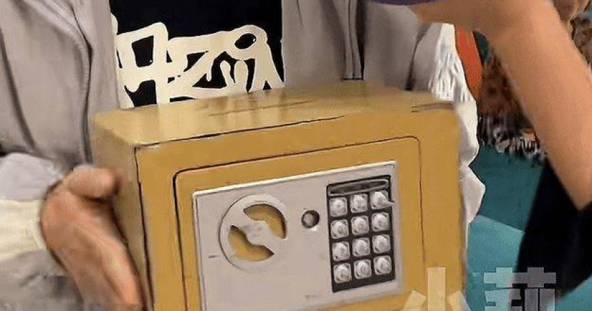 大陸河南省鄭州市近日發生一起兒童偷盜事件，引起廣泛關注。（圖／翻攝自微博，小莉幫忙）