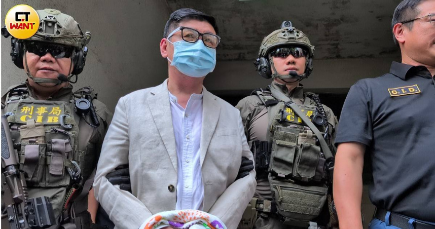 天道盟盟主鐵霸（曾盈富）涉嫌經營博弈網站被依照洗錢與組織犯罪條例移送地檢署複訊。(圖／林冠吟攝)