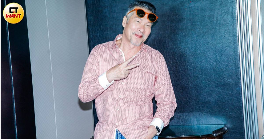 黃仲崑坦言曾動過腦部手術，復原後近來又出現左手顫抖。（圖／趙文彬攝）