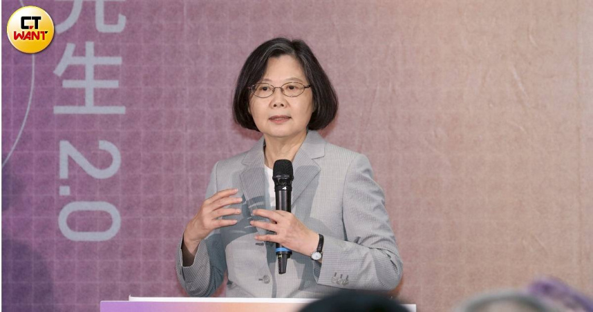 前總統蔡英文向投入災區復原工作的志工們表達敬意。 （圖／劉耿豪攝）