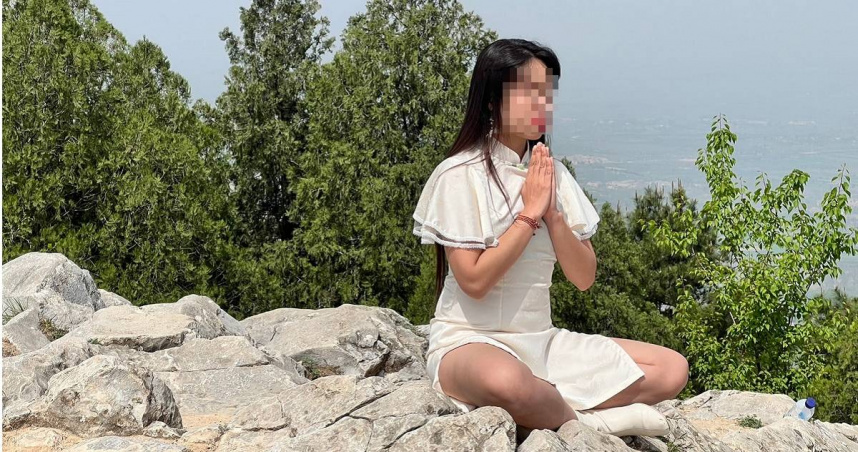 藝識流創辦人王禹婕自稱「艾菲坦導師」，常在網上PO出擺拍的靈修照，又以「療癒學院」為名高調對外招生。（圖／翻攝FB／藝識流星際揚昇大學府）