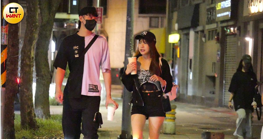 馮晨軒與孟潔被本刊直擊甜蜜約會，完全是熱戀情侶的模樣。（圖／CTWANT）