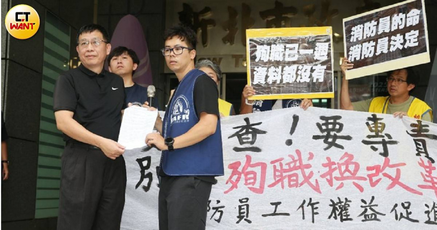 消防人員組工會老是不順利，2025年7月曾為此集結表達抗議。（資料照／趙世勳攝）